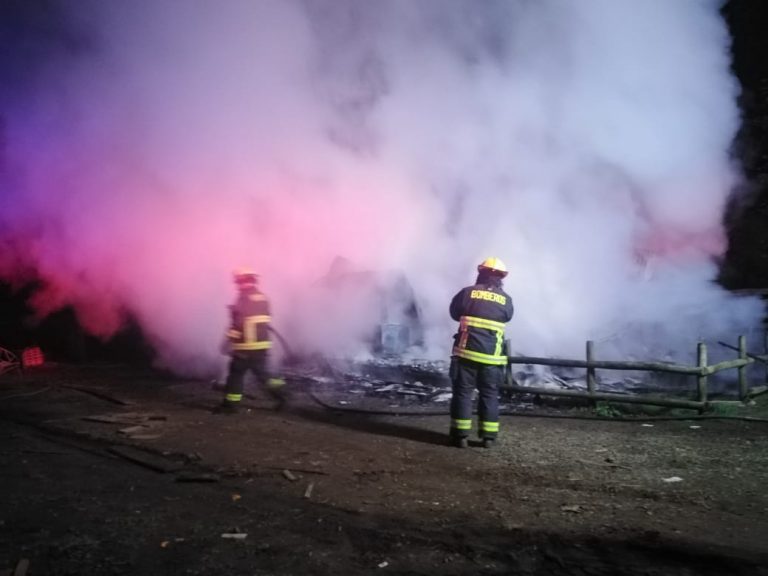 INCENDIO DESTRUYE VIVIENDA EN SECTOR SAN ANDRES