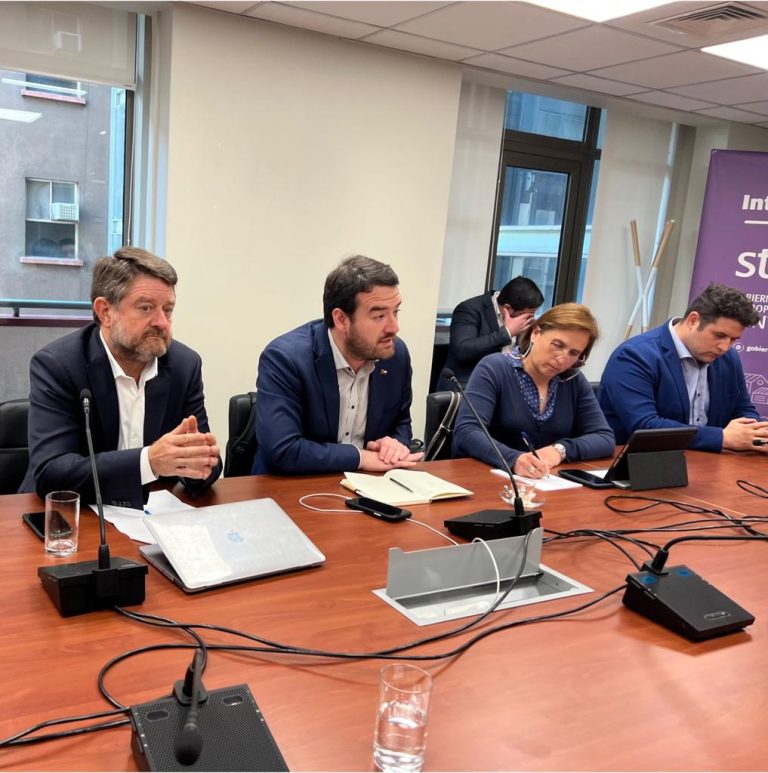 GOBERNADORES Luciano Rivas y Claudio Orrego, llamaron a convocar pacto nacional por la seguridad.