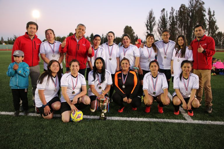 Club deportivo Central y Liga Femenina , campeones del certamen de futbol damas y varones 2022