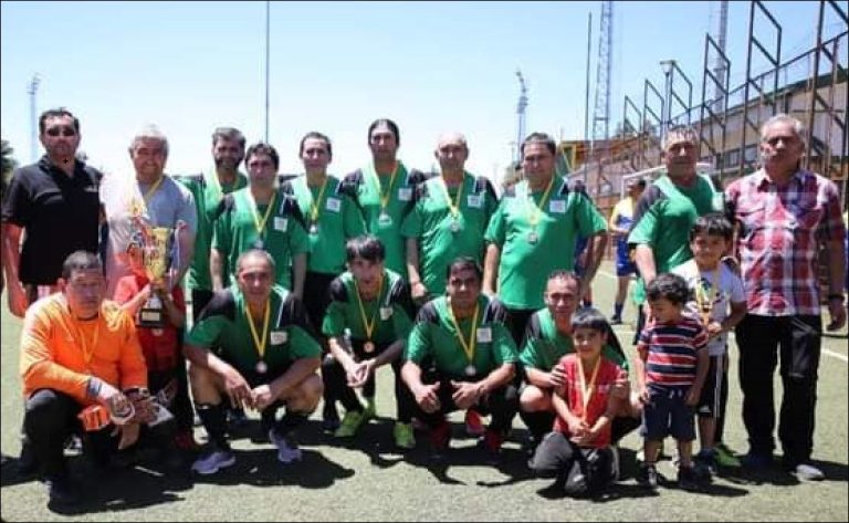 Ultima jornada de la Liga particular futbolito seniors , Deportivo Carlos Torres campeón
