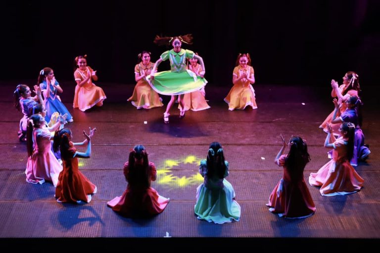 EL BALLET FOLKLÓRICO DE COLLIPULLI DESLUMBRA CON “LA GRAN FIESTA”